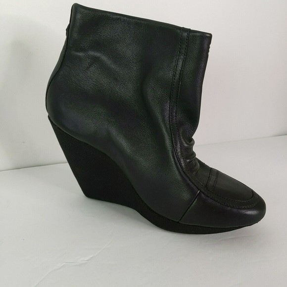 Adidas Black Leather Wedge Heel Bootie Ankle Boot Women Size 7.5 Pull On - Picture 8 of 9